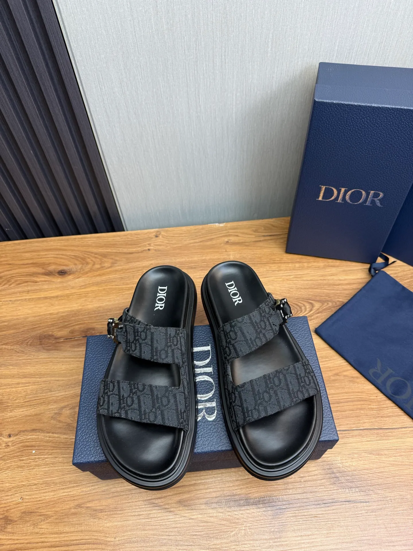 Men's shoes 300💰 Dior. Men's slippers🩴 Official website 1:1 production 38-45 size 45 46 🉑️Customized original material shipped✅
